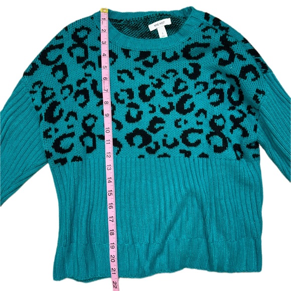 NWOT Leopard Style Sweater - Picture 4 of 5